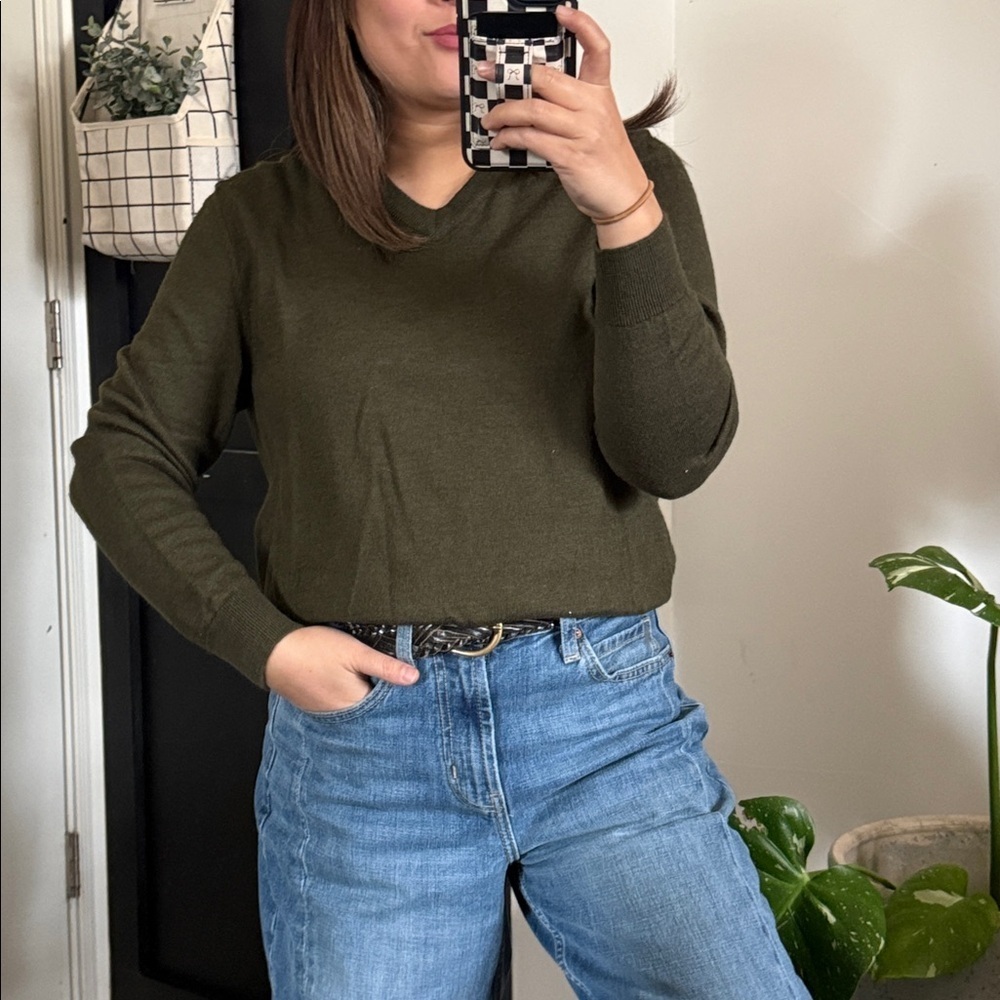 Club Room V neck Merino Wool Blend Forest Green Sweater. Unisex M